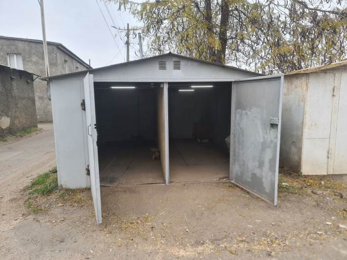 Сдам половину гаража, склад, ячейка, на посёлке Котовского - фото 1