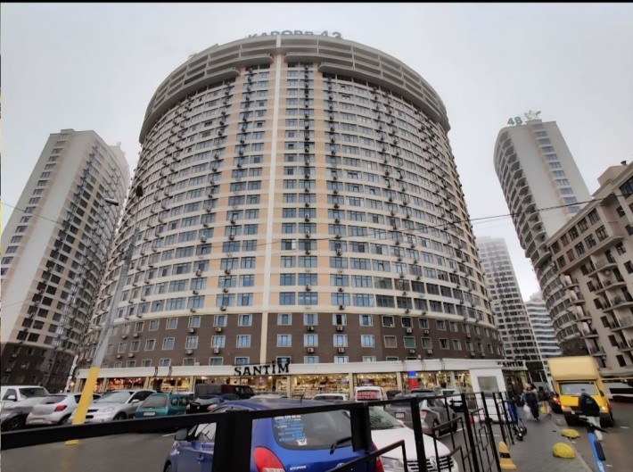 Сдам паркоместо на Каманина на парковке возле Сантима - фото 1