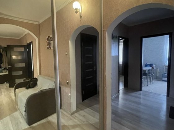 Продається 4 кімнатна квартира Кривий Ріг