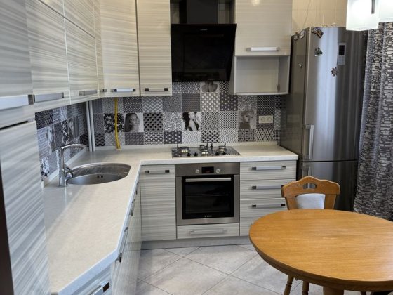 Шакарная 3-х комнатная сталинка 97 квартал Кривий Ріг