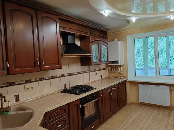 Продам 3 ком.кв. 83 м.кв. с автономным отоплением по Бериславскому ш. Херсон