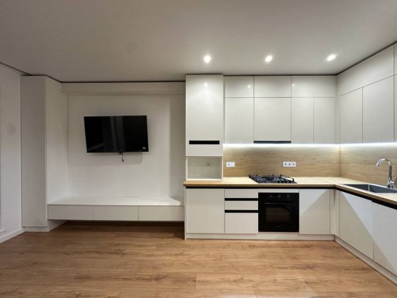 Сучасна квартира в Житловому Комплексі на Щасливому!! Ровно