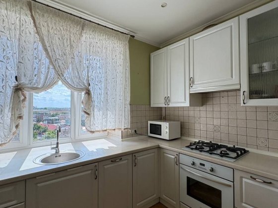 Розкішна квартира в обкомівському будинку в центрі €$ Рівне