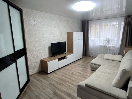 Продаж 2-х кім.,кв-ри з гарним ремонтом на середньому поверсі, Алмазни Полтава