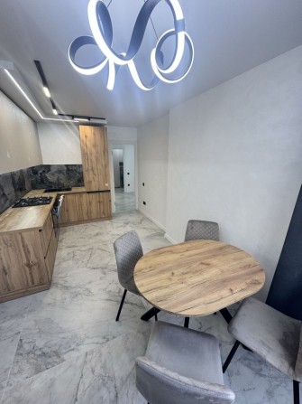 Продаж гарної  2-к квартири по проспекту Злуки - фото 1