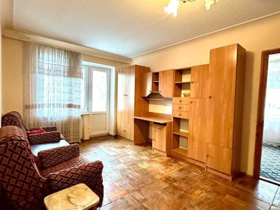 Продається 2-х кімнатна квартира 44,5 м2, 3 поверх. Р-н Формаркета Черновцы