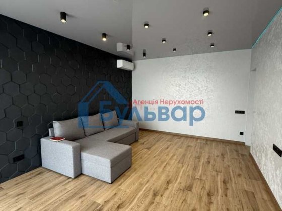 Простора 1-кімнатна квартира в центрі, новобудова з ремонтом Полтава