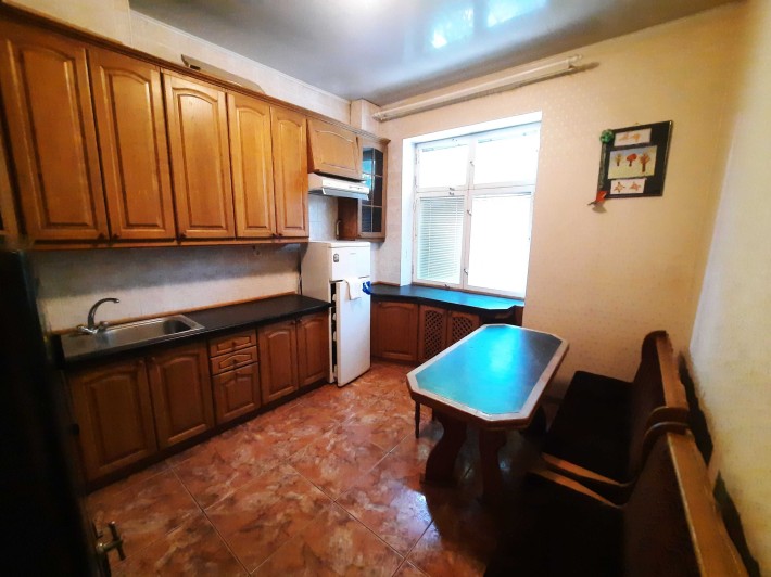 Продам велику 2к квартиру в центрі - фото 1