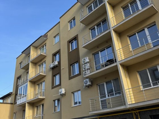 Продається  двох кімнатна новобудова р-н. Кварцу Чернівці