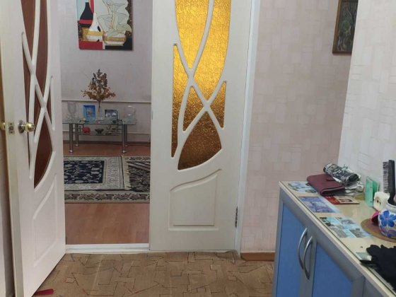 Продам  3-х кімнатну кв.  центр сталінка   (біля лялькового театру) Полтава