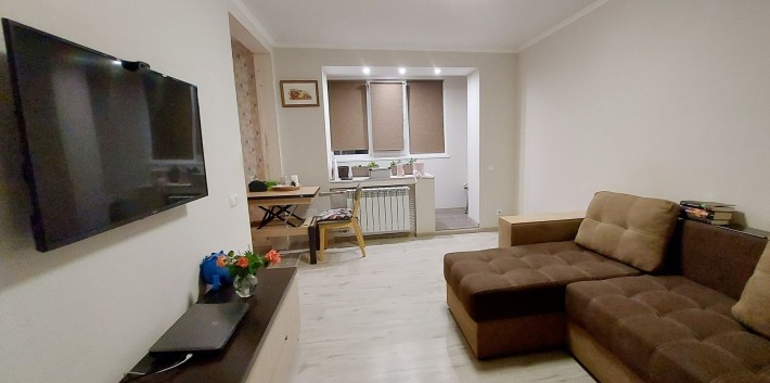 Продам 2-кімнатну квартиру з гарним ремонтом - фото 1