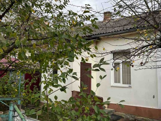 (4)продам квартиру центр міста Рівне