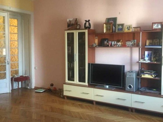 Продам 3 кімн квартиру 4/4 м.Чернівці,в.Головна, .Площа 105м2 Черновцы