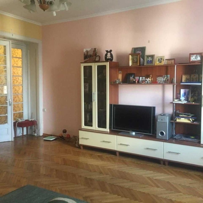 Продам 3 кімн квартиру 4/4 м.Чернівці,в.Головна, .Площа 105м2 - фото 1