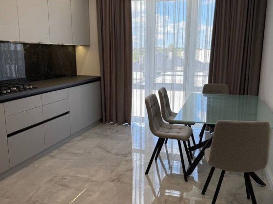 Однокімнатна квартира з ремонтом на Щасливому Ровно