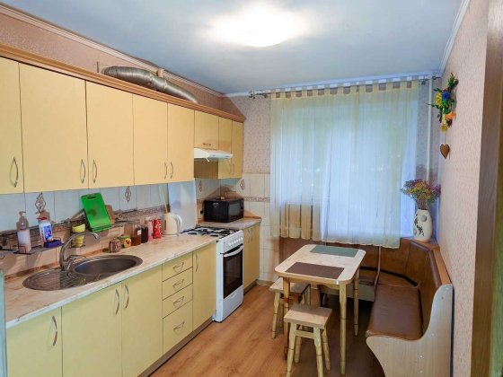 3 кімнатна квартира в центрі Рівного біля школи №15 Ровно