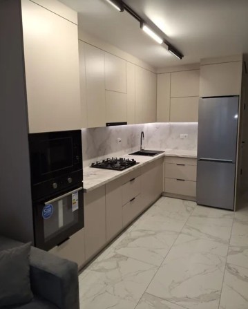 Продаж 2к квартири 70 кв. м на вул. Київська - фото 1