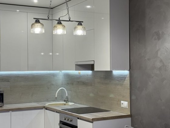 Сучасна квартира на Боголюбова, 2 поверх, вигляд на озеро Ровно