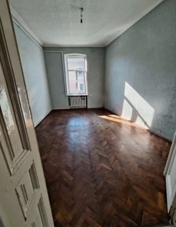 Продається в центрі квартира - фото 1