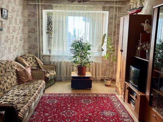 Продаж 4 кімнатноі квартири на Г. Крут під Є-відновлення  . Сумы