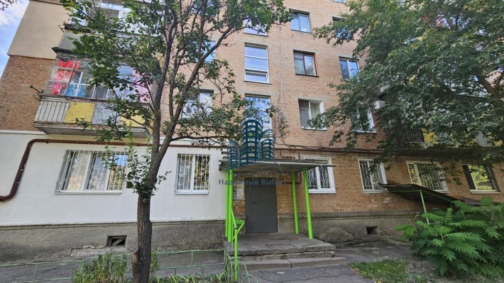 Поспішайте, ціна знижена! Продажа 4 к.кв. на подолі під ремонт! - фото 1