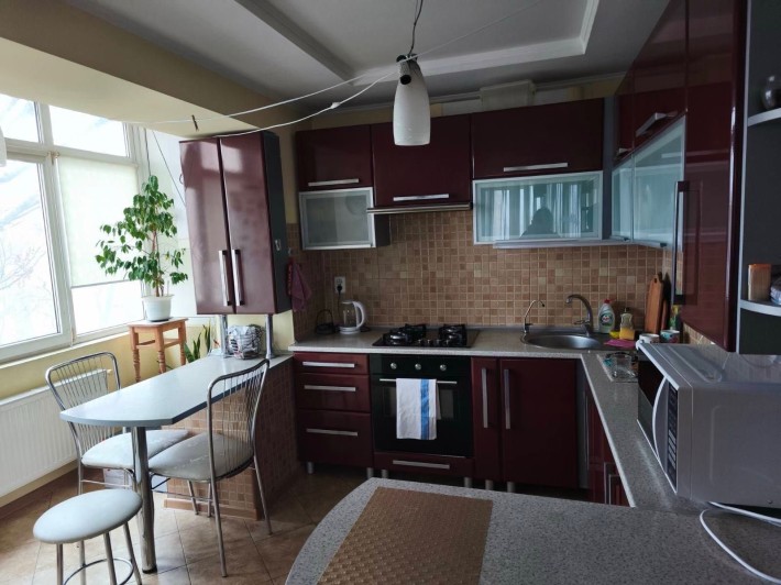 Продаж 3 кімнатної + кухня студія - фото 1