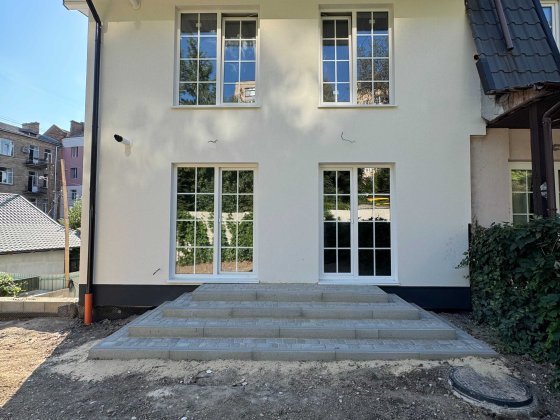 Квартира на 2-му поверсі — 44 м², панорамні вікна Ровно