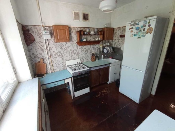 Продаж трикімнатної кімнатної "чешки" - фото 1