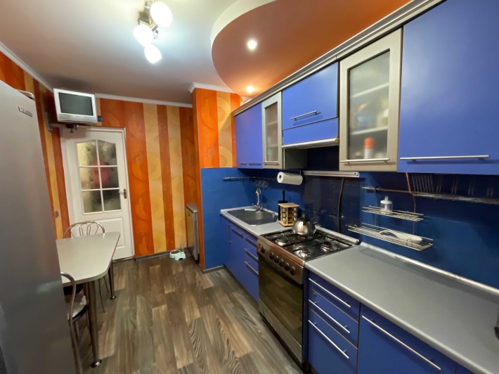 Продаж 3-кімнатної квартири на Безручка зручне планування, два балкони - фото 1