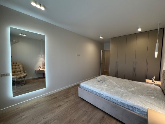 Сучасна квартира біля озера з дизайнерським ремонтом — 3 поверх, ліфт Ровно