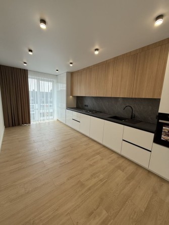Продаж новенької 2 кімнатної квартири - фото 1