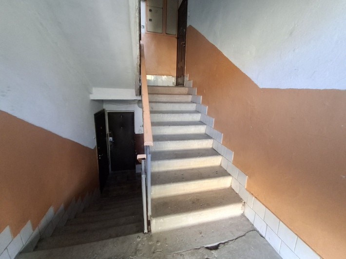 Продам 1 кім в р-ні Перечинського вокзалу - фото 1