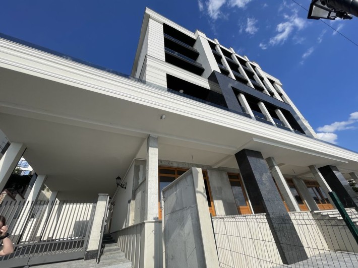 ПРОДАЖ  квартири з виглядом на озеро - фото 1