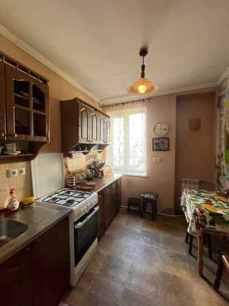 Квартира в парковій зоні з власним двором - фото 1