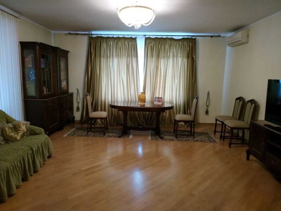 Продам  комфортну 3-кімнатна квартира на Д.Багалія( Пожарського),10/15 Киев