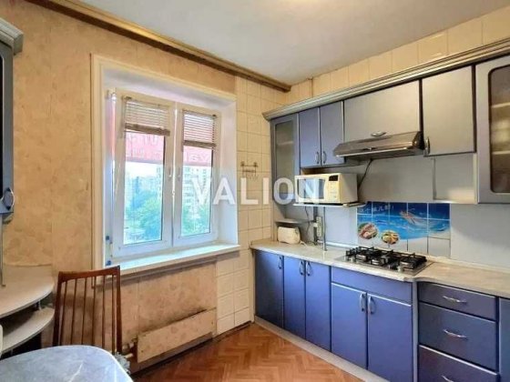 Продаж 2к квартири, просп. Бажана 5а, метро Харківська Киев