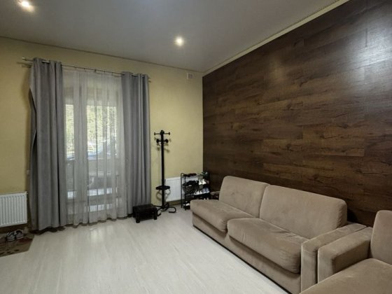 Тихий р-н нашого міста, вул. С. Амброса! Р-н 700 рiччя. Торг Черкаси