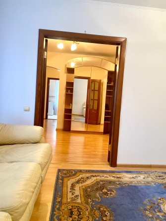 ЦЕНТР. 3-х кв., ремонт, дорогі меблі, техніка, утеплена. Без комісії. - фото 1