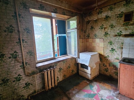 Продається двокімнатна кварта Деснянський р-н вул. Ореста Левицького 4 Київ