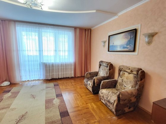 3 комнатная квартира на 5 углах, кухня 11 м2 Чернигов