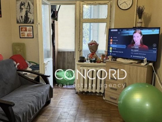 Метро Лісова, Чернігівська. Продам 1к Мілютенка вул., 46 Киев