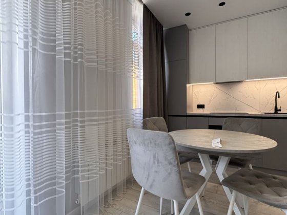 Продається нова однокімнатна квартира. Центральна частина міста. Новоб Ужгород