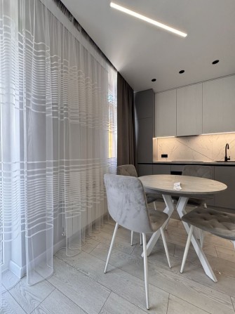 Продається нова однокімнатна квартира. Центральна частина міста. Новоб - фото 1