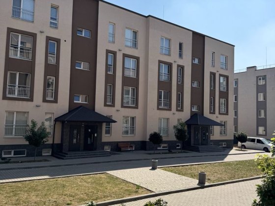 Продається 3-ох кімнатна квартира по вул. Спортивна Черновцы