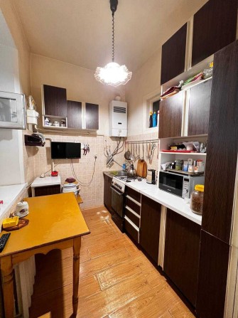 Продаж трьохкімнатної квартири в центрі міста - фото 1