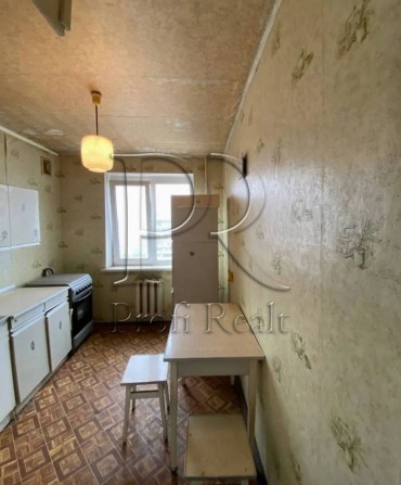 Продаж 3 кімнатної квартири на Оболоні біля метро Мінська, цегляний - фото 1