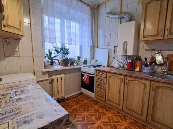 Продаж 4кімнатної квартири пр-т Левка Лук'яненка Чернигов