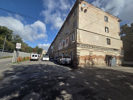 Продам  велику кімнату в гуртожитку по вул.Стрілецькій . Винница