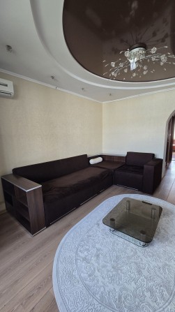 ПРОДАЄТЬСЯ 2 кім. квартира з ремонтом,    по вул. Симиренківська, 2/2 - фото 1