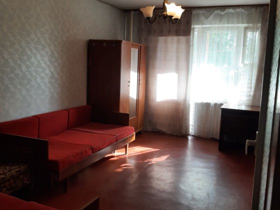 Троєщина, бульвар  Висоцького 6, низький поверх, газ, кухня 9.4м2, Киев